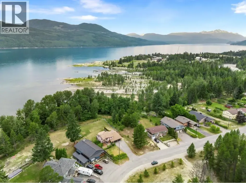 210 10th Avenue Nw, Nakusp